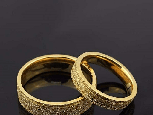 Mơ thấy đeo nhẫn tình yêu Mơ thấy đeo nhẫn tình yêu