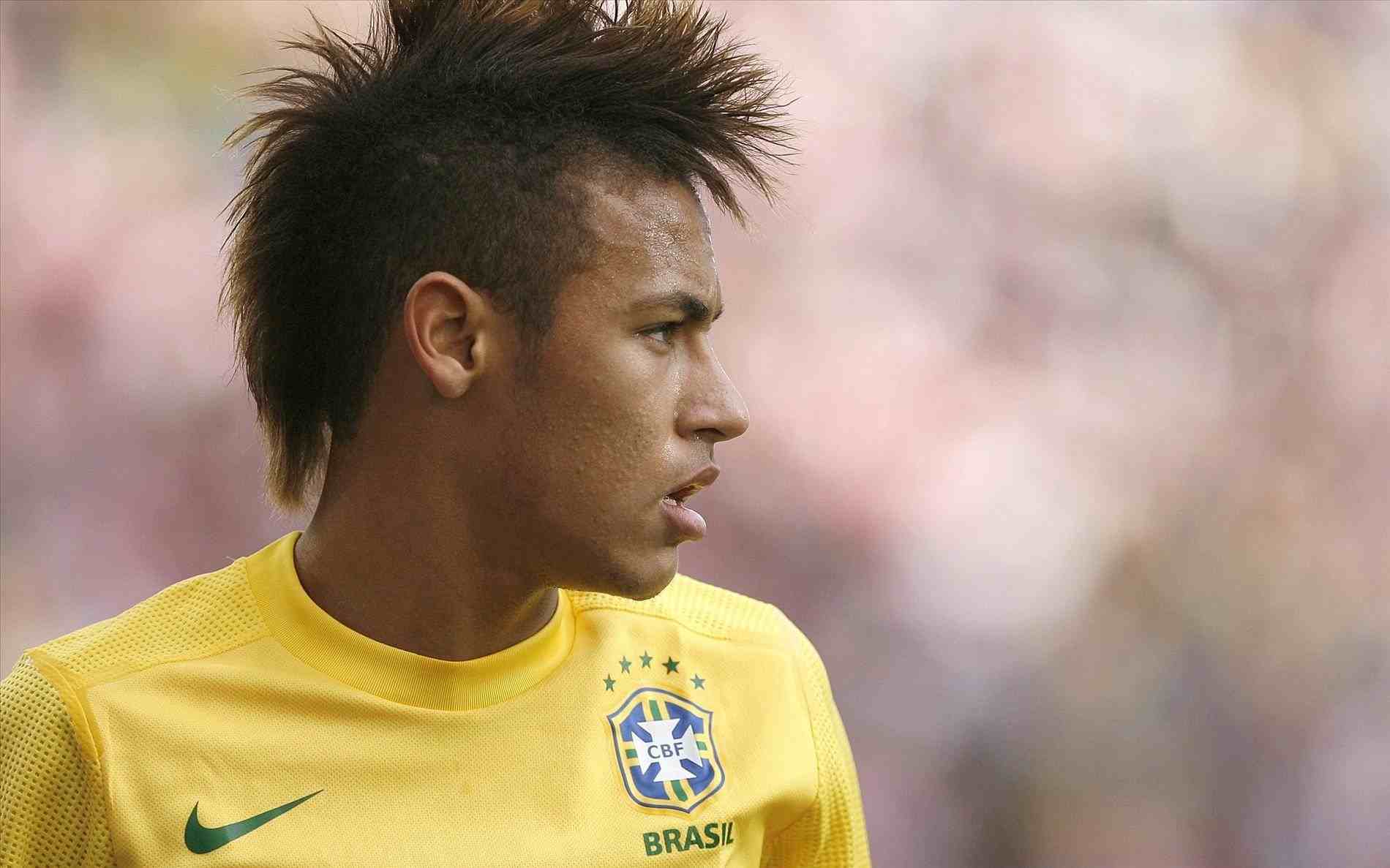 Những kiểu tóc không đụng hàng của Neymar Mohawk