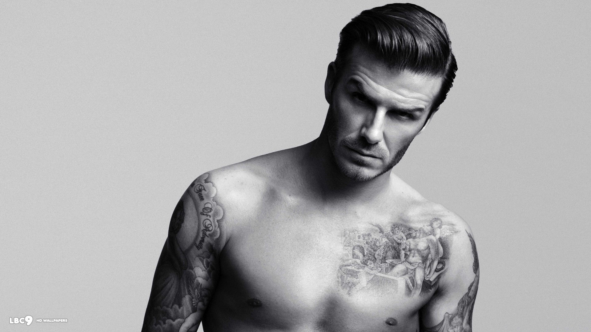 Hình xăm trước ngực David Beckham Hình xăm trước ngực David Beckham