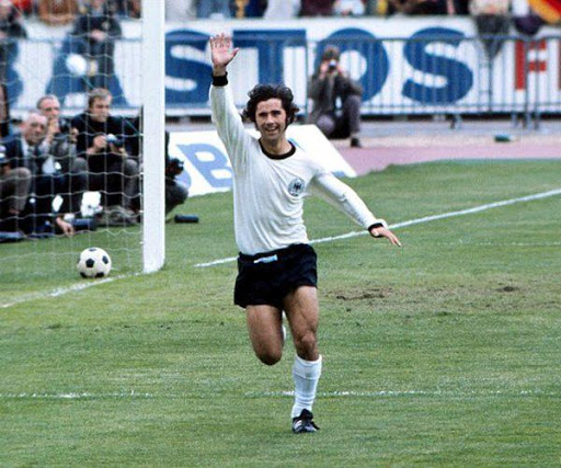 Gerd Muller ghi 5 bàn thắng trong trận giữa Bayern Munich và Tebe Berlin Gerd Muller ghi 5 bàn thắng trong trận giữa Bayern Munich và Tebe Berlin