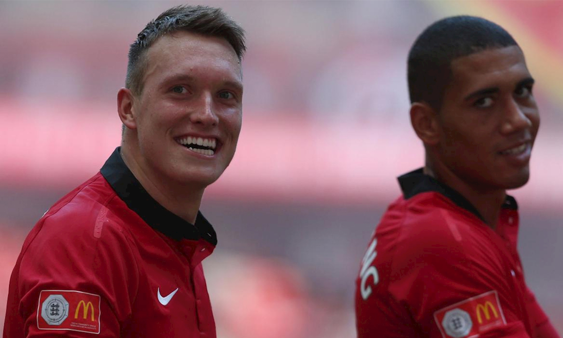 Phil Jones tấu hài cùng smalling Phil Jones tấu hài cùng smalling