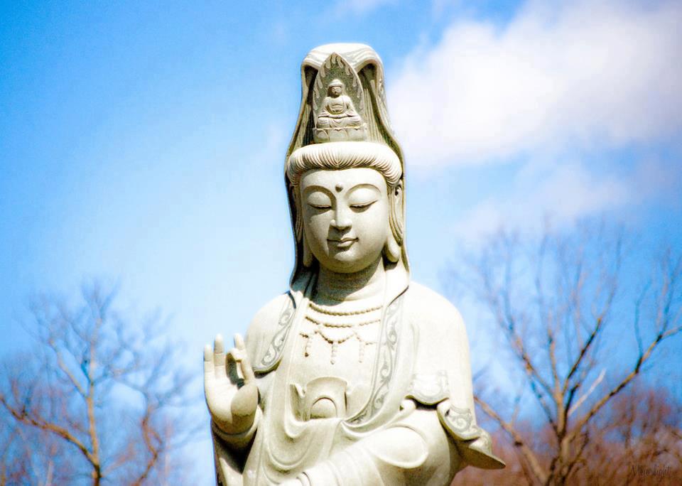 Quan âm Bồ Tát luôn tồn tại trong thế giới tâm linh Quan âm Bồ Tát luôn tồn tại trong thế giới tâm linh